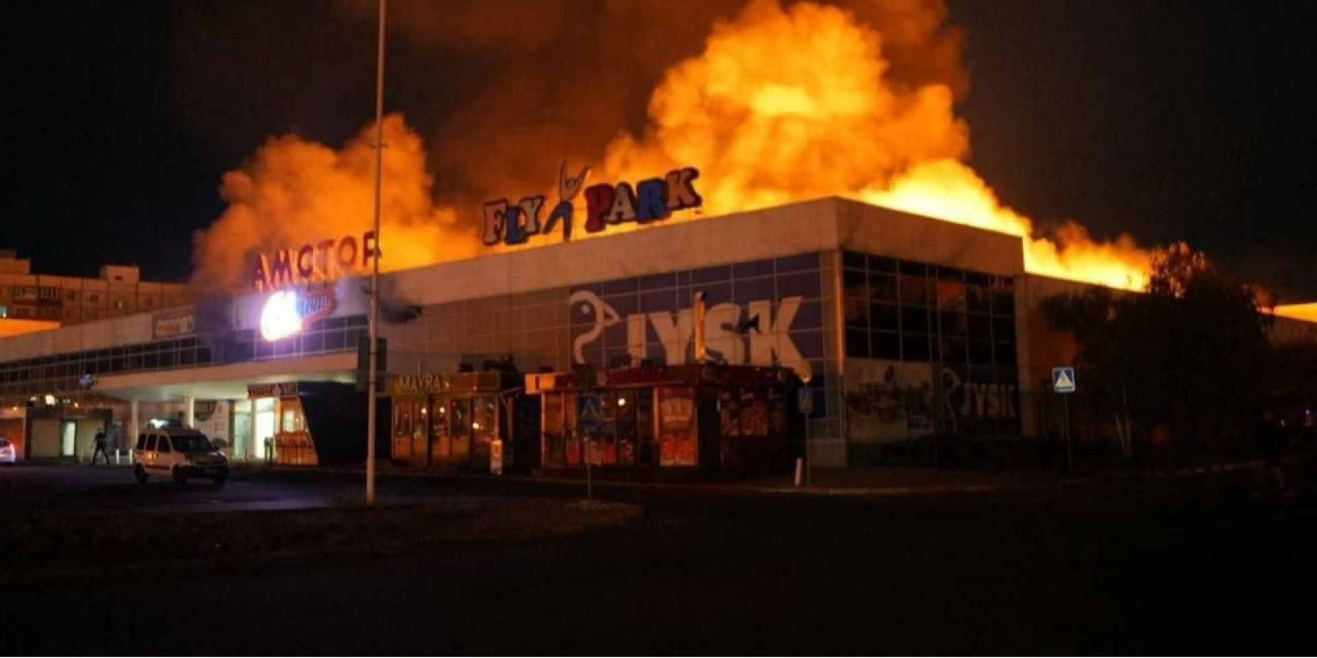Fire at the Amstor shopping mall in Zaporizhzhia following a Russian drone attack on the night of September 23, 2026 (Photo: Zaporizhzhia Regional Military Administration)