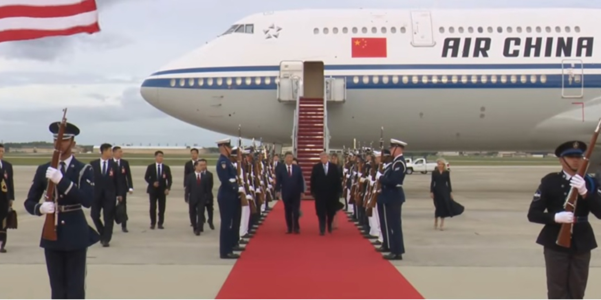 Дональд Трамп зустрів Сі Цзіньпіна біля Вашингтона (Фото: Скриншот відео Білого дому/You Tube)