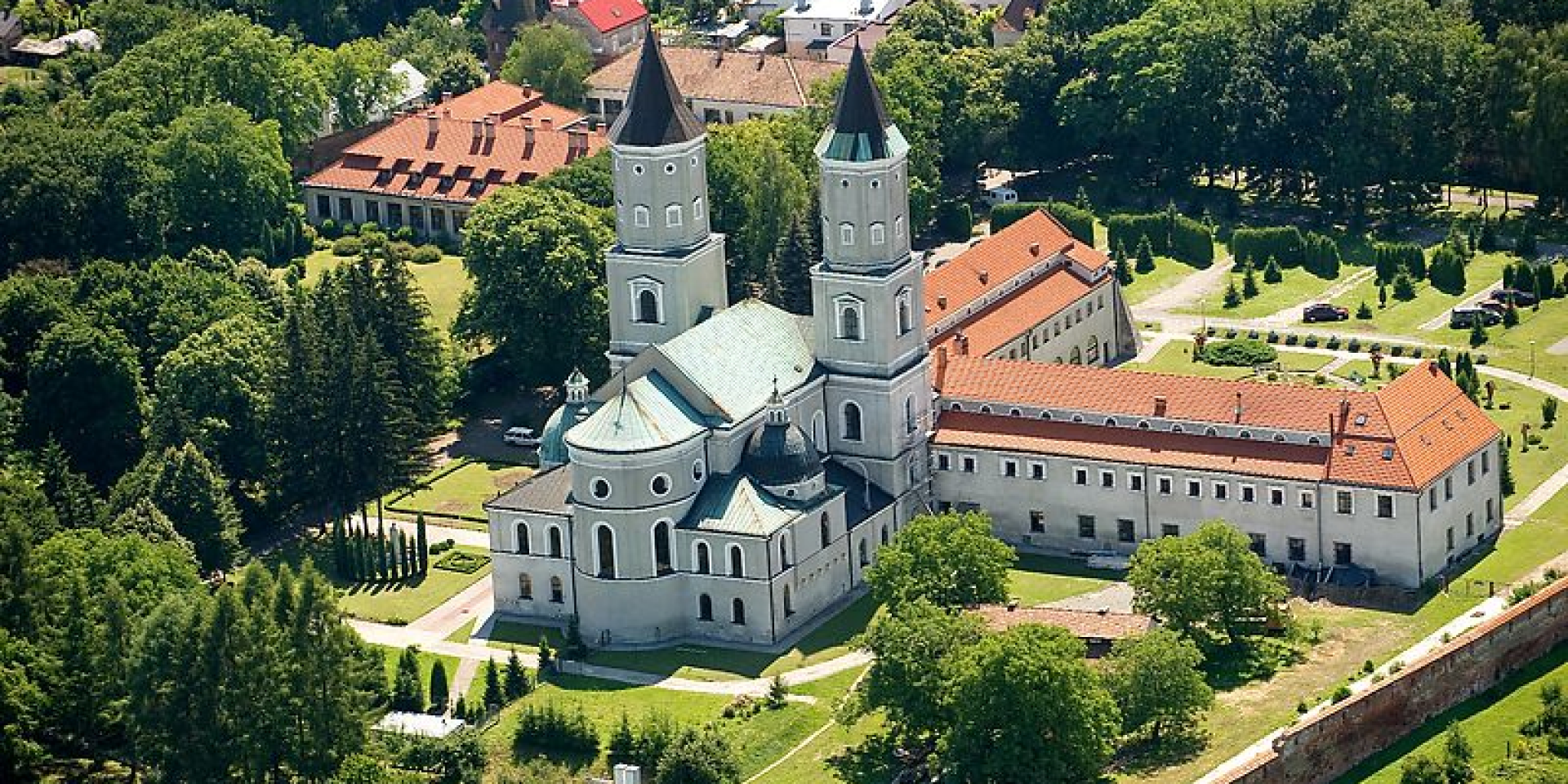 Монастырь, на территории которого произошло нападение (Фото: mapa.targeo.pl)