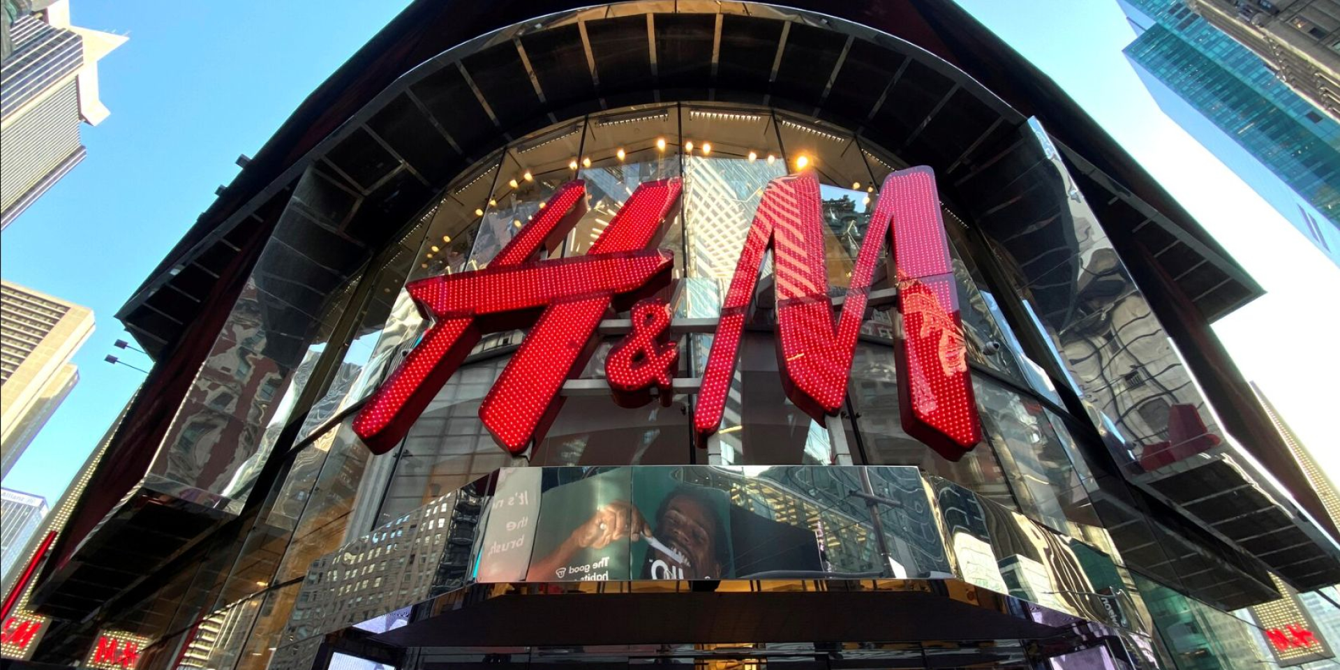 Пастка на $5. Чому H&M роками втрачає мільйони на продажі вживаного одягу