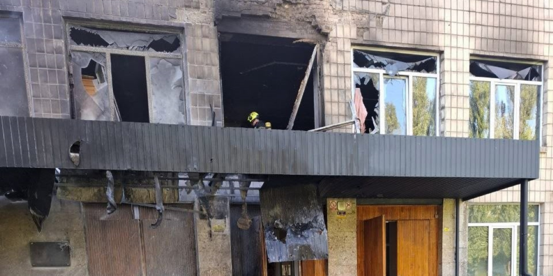 A Russian attack damaged a school in the Solomyanskyi district of Kyiv on September 27, 2026 (Photo: State Emergency Service of Ukraine / Telegram)