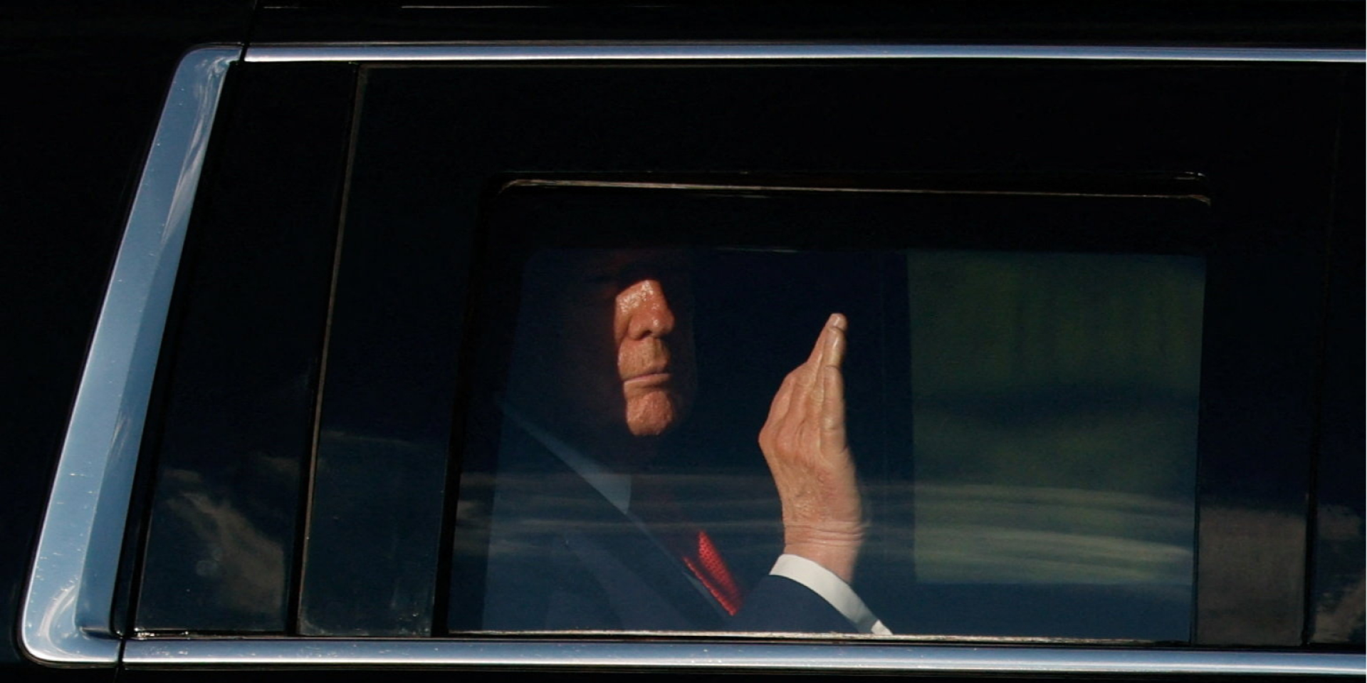 Trump's representatives are looking for ways to ease sanctions and resume business with Russia (Photo: REUTERS/Evan Vucci)