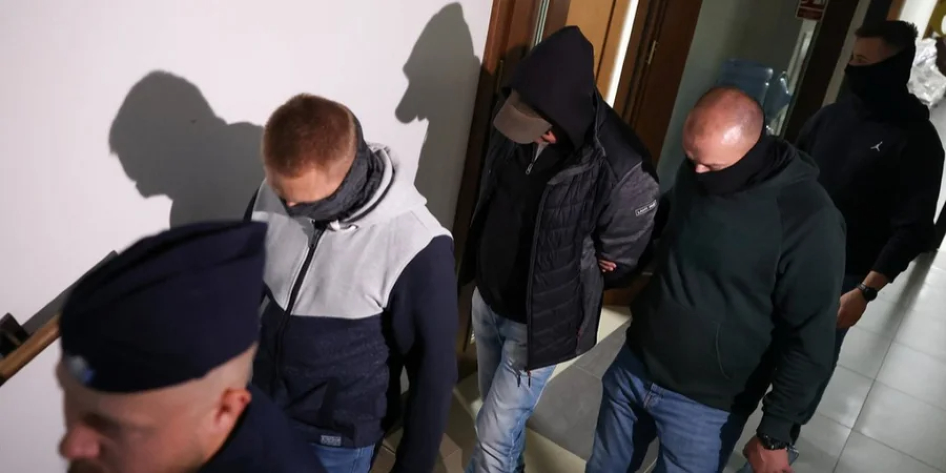 Ukrainian diver Volodymyr Zhuravlov (center) escorted by police in Warsaw on Oct. 1, 2025 (Photo: REUTERS/Kacper Pempel)