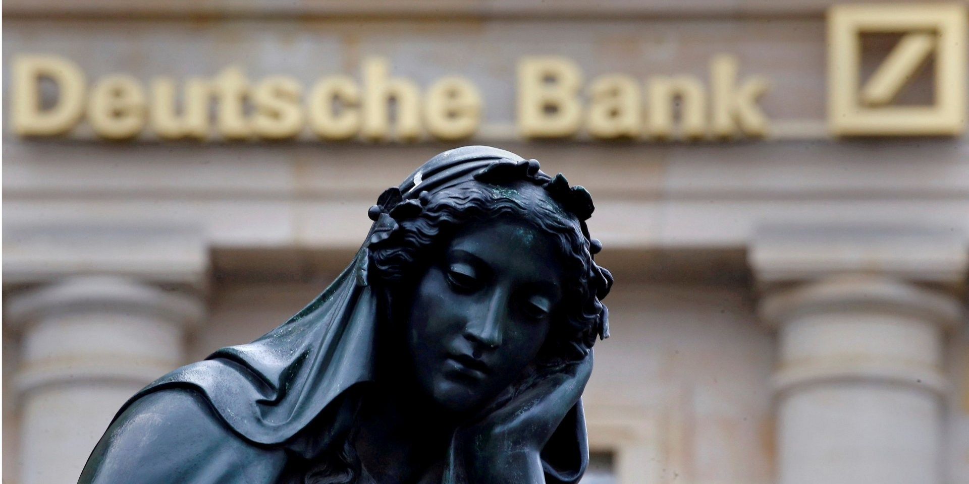 Deutsche Bank предоставит Укрнафте кредит на оборудование для электростанций (Фото: REUTERS/Kai Pfaffenbach)