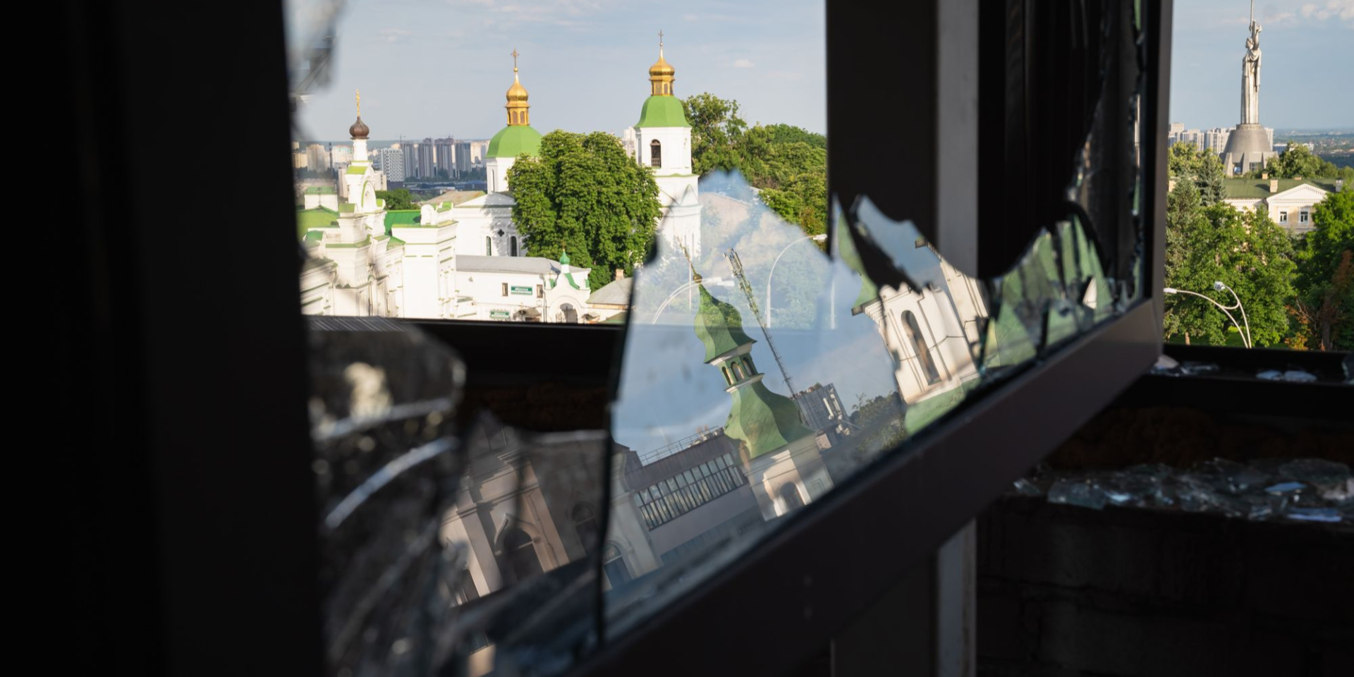 Повреждение крыши Мистецького арсенала (Фото: Пресс-служба Ajax Systems)
