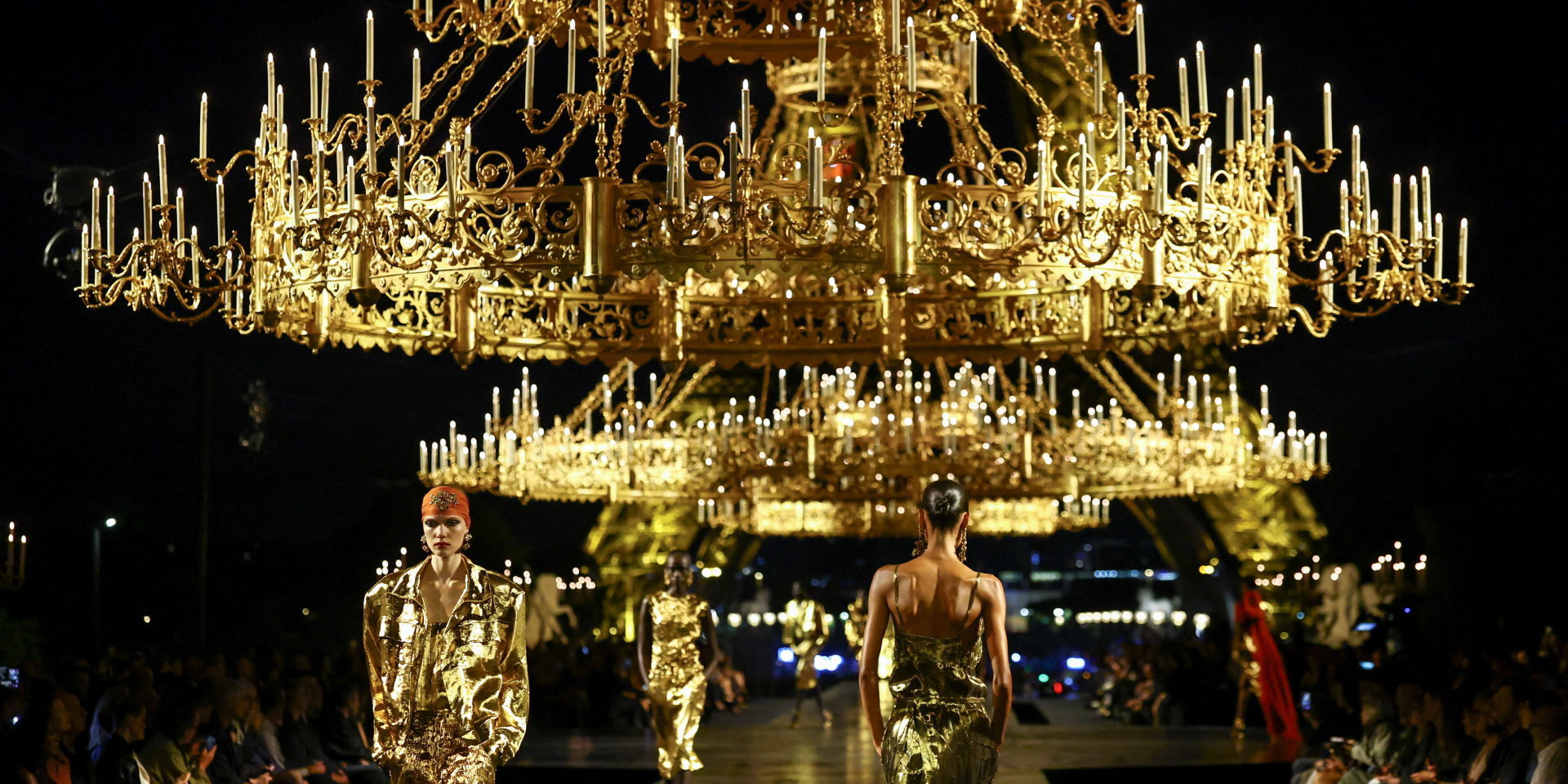 Показ новой коллекции Saint Laurent в Париже (Фото: REUTERS/Sarah Meyssonnier)