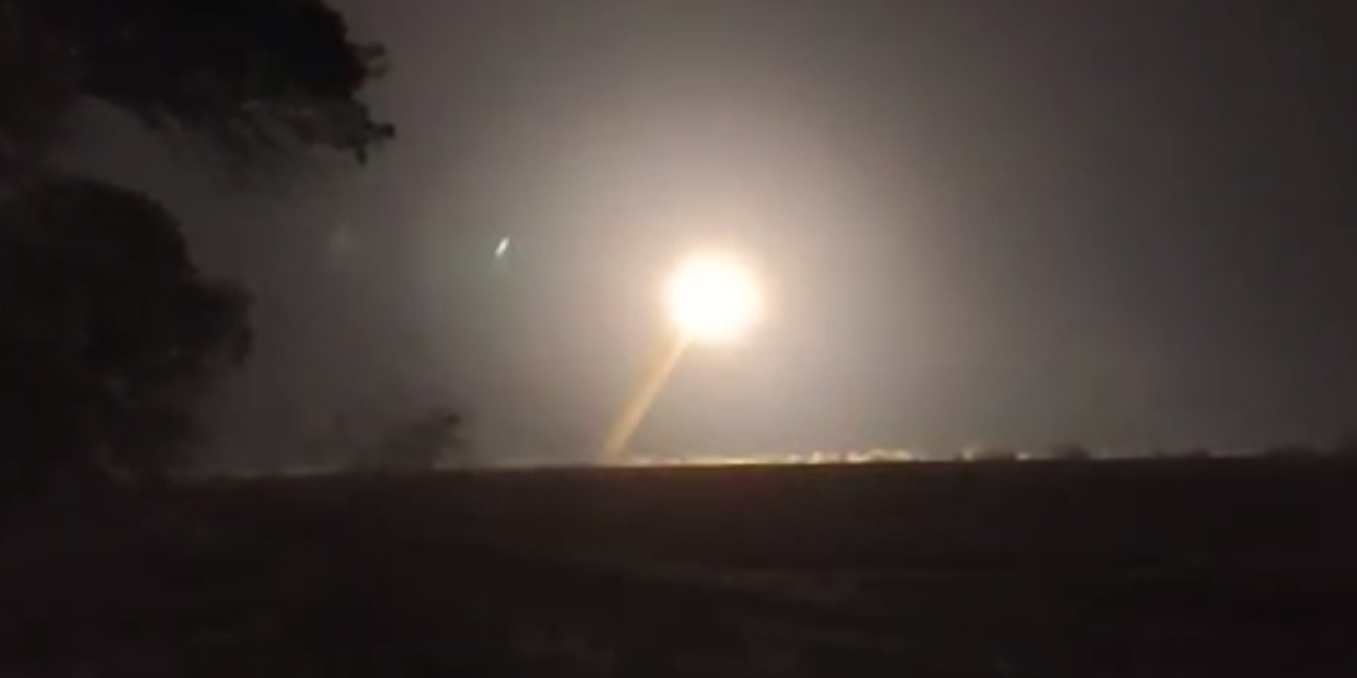 Момент запуску української балістичної ракети FP-7 (Фото: скриншот відео / Zelenskiy / Official via Telegram)