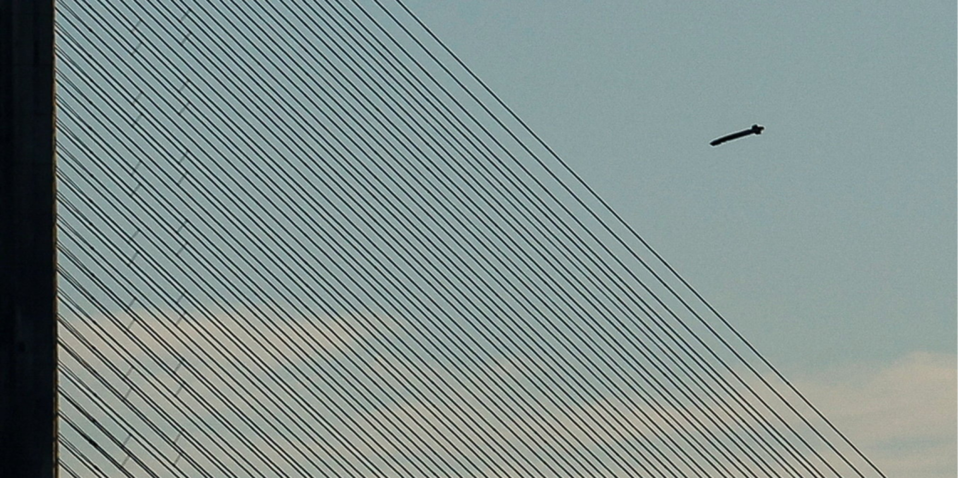 A Russian jet-powered drone near the Southern Bridge in Kyiv, October 2, 2026 (Photo: REUTERS/Valentyn Ogirenko)
