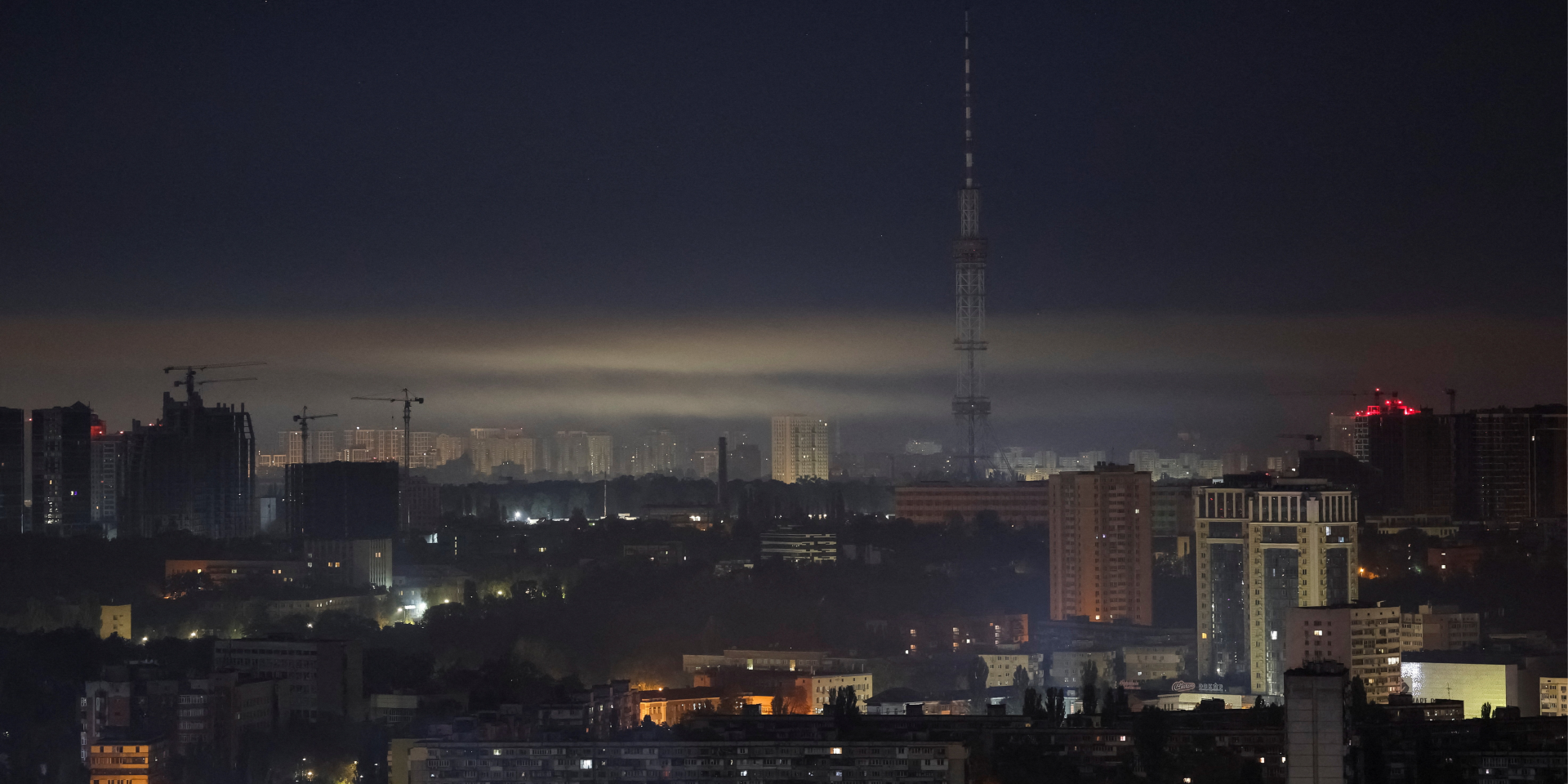 Этой ночью воздушную тревогу в столице объявляли уже несколько раз из-за угрозы дронов. (Фото: REUTERS/Gleb Garanich)