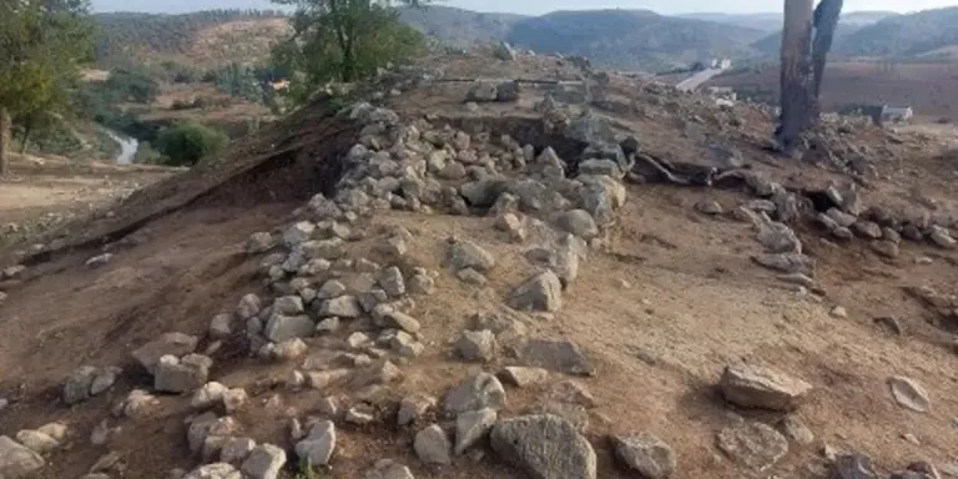 Остатки древней стены (Фото: G. Lucarini, Oued Beht Archaeological Project)