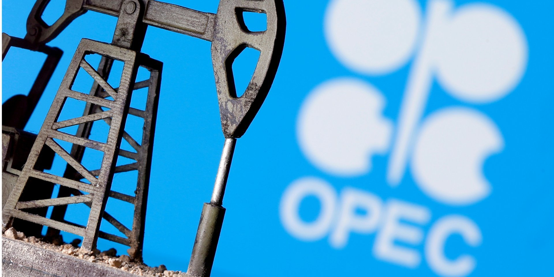 OPEC+ countries kept oil production unchanged for November (Photo: REUTERS/Dado Ruvic/Illustration/File Photo)
