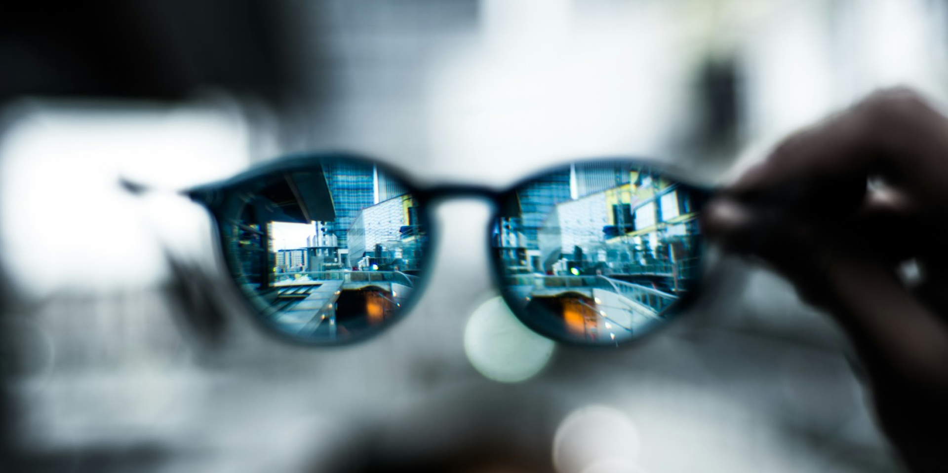 Норвегия готовит временный запрет на умные очки (Фото: Unsplash)