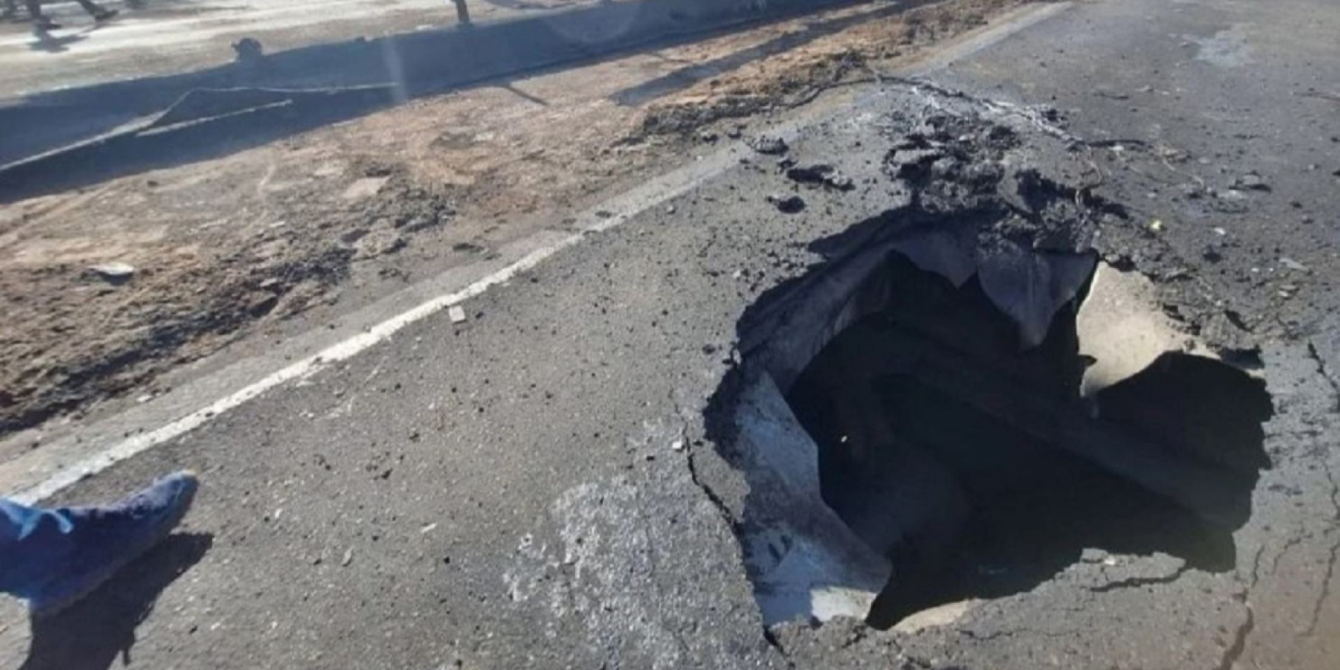 Kyiv bridge damaged in Russian attack (Photo: hromadske)