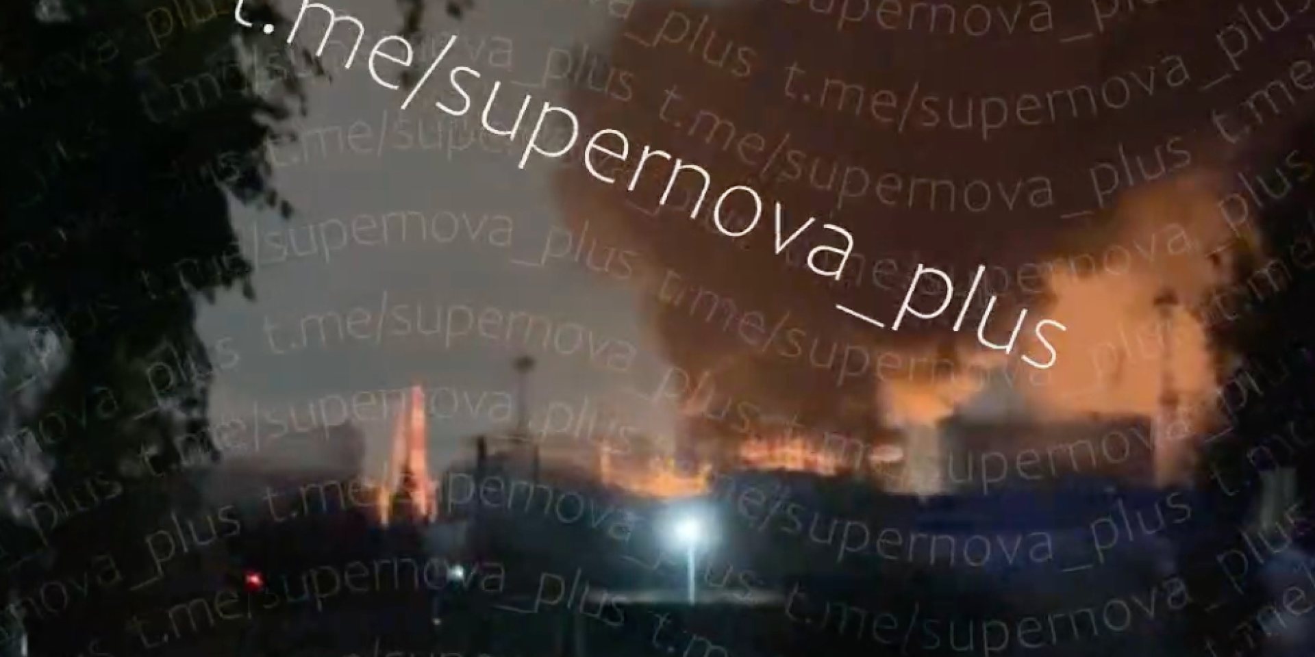 An oil depot caught fire in Moscow Oblast following a drone attack (Photo: Supernova+ / Telegram)