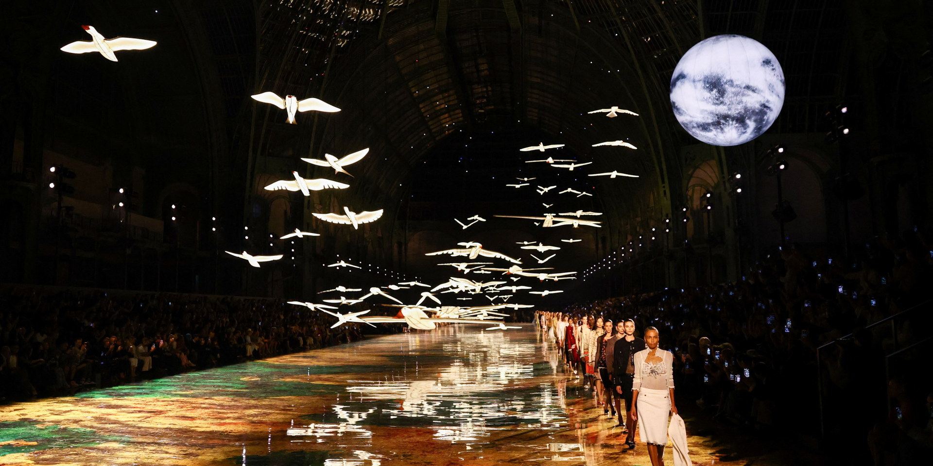 Показ мод Chanel в Париже (Фото: REUTERS/Sarah Meyssonnier TPX IMAGES OF THE DAY)