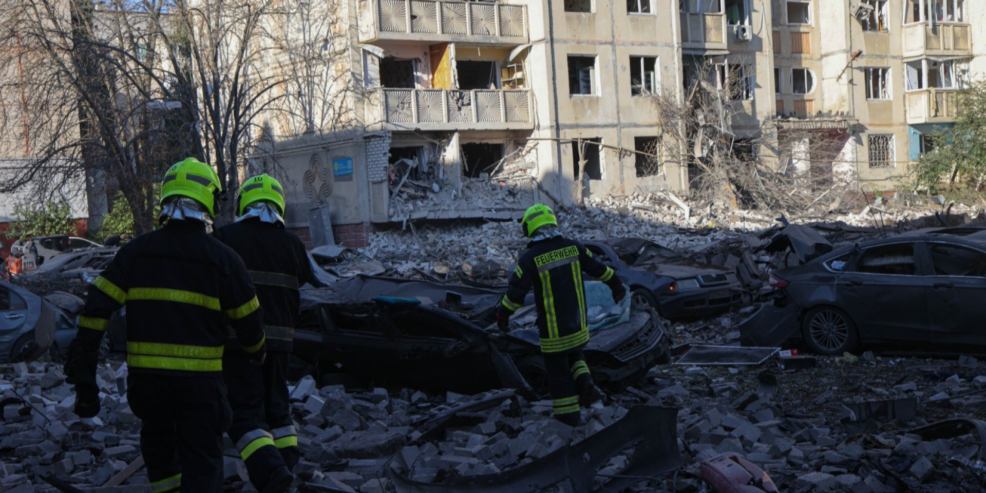 Aftermath of the Russian strike on Kremenchuk, where two people were killed. (Photo: State Emergency Service of Ukraine)