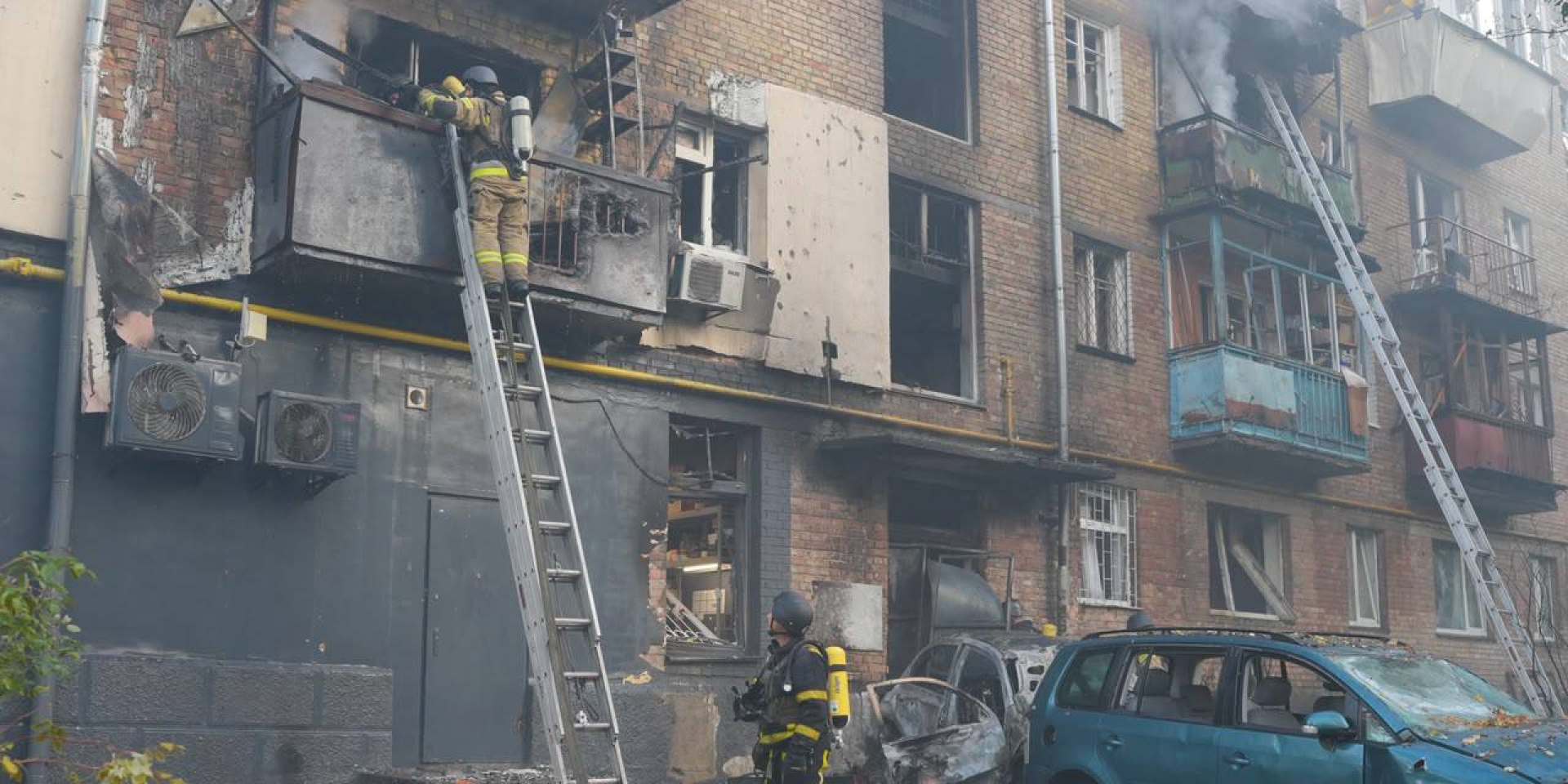 У Солом’янському районі Києва сталася пожежа в п’ятиповерхівці (Фото: ДСНС Києва)