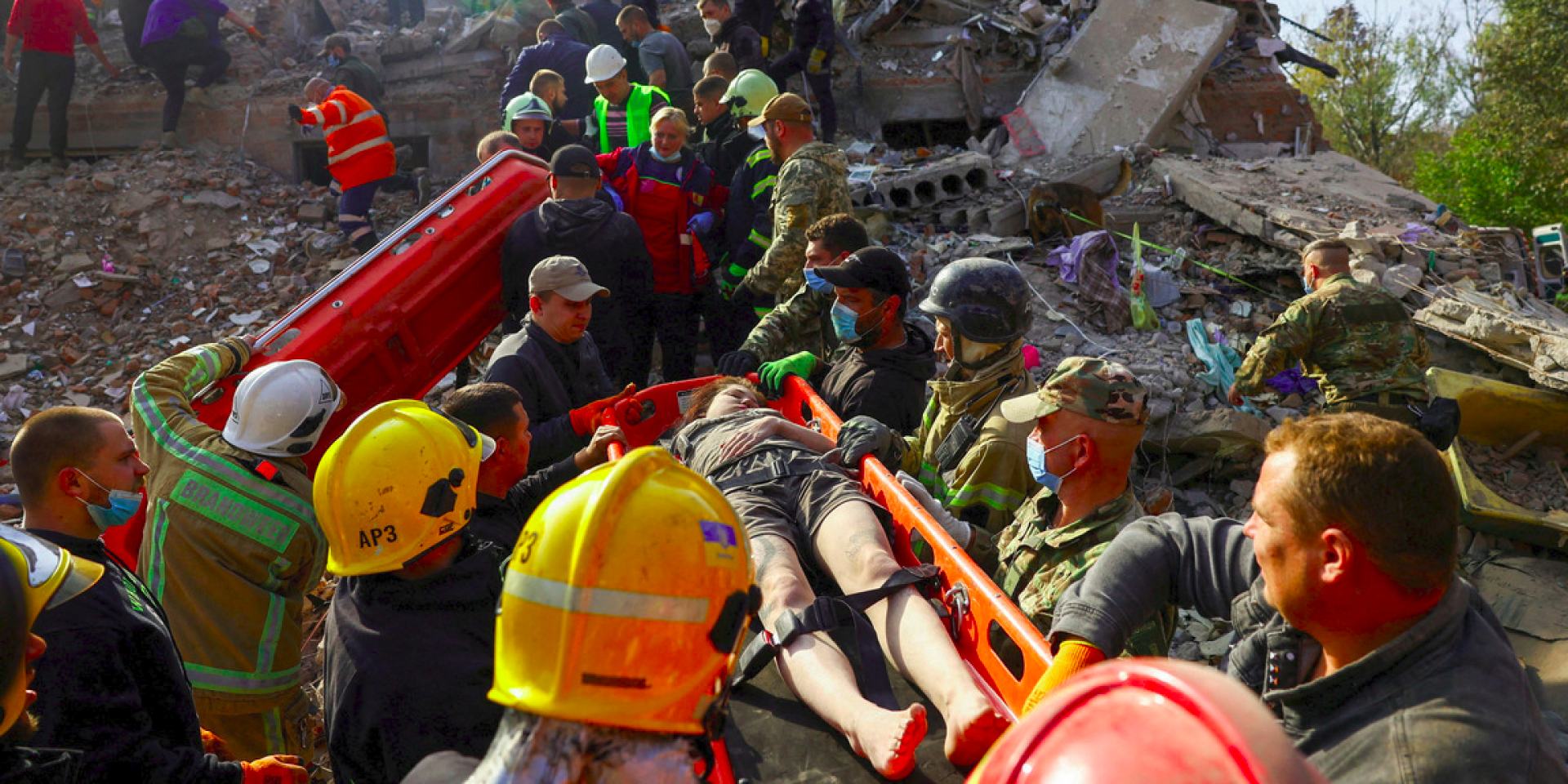 Rescue workers saving people trapped under the rubble of a building destroyed by a Russian missile in Pryluky, Oct. 7 (Photo: REUTERS/Valentyn Ogirenko)