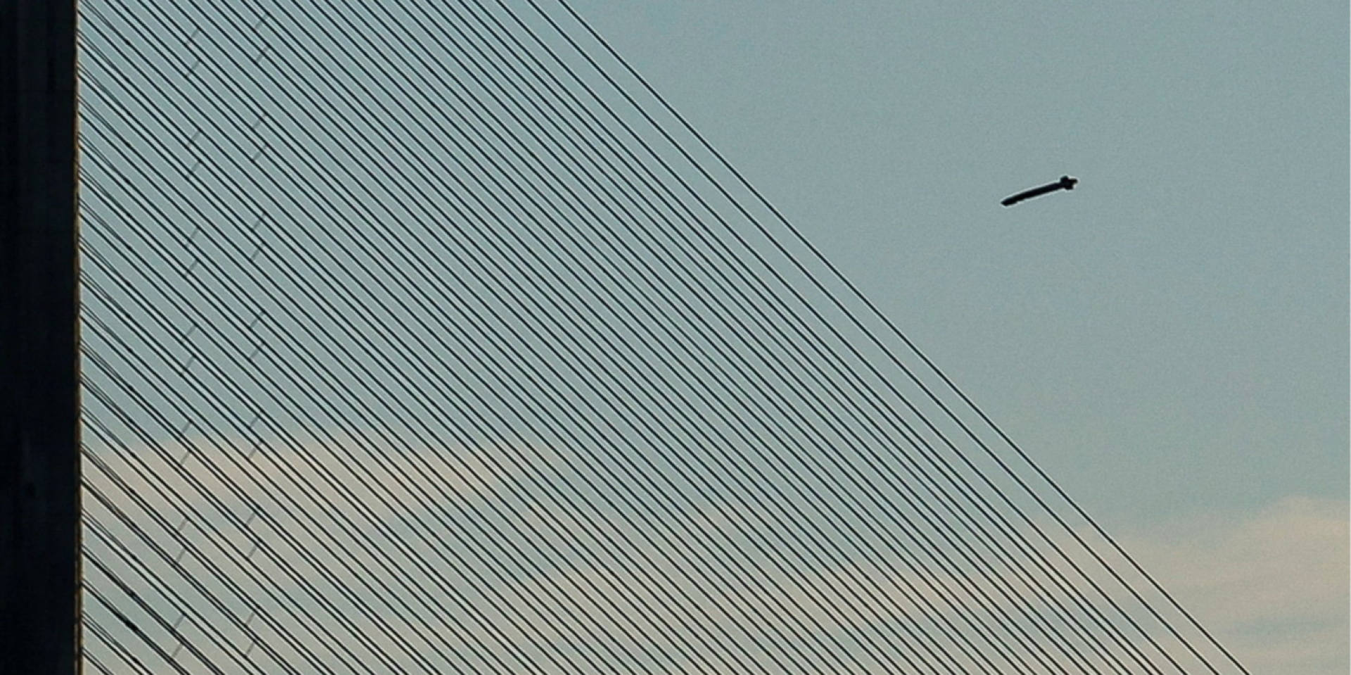 Russian jet-powered drone zeroes in on a bridge in Kyiv, October 2, 2026 (Photo: REUTERS/Valentyn Ogirenko)