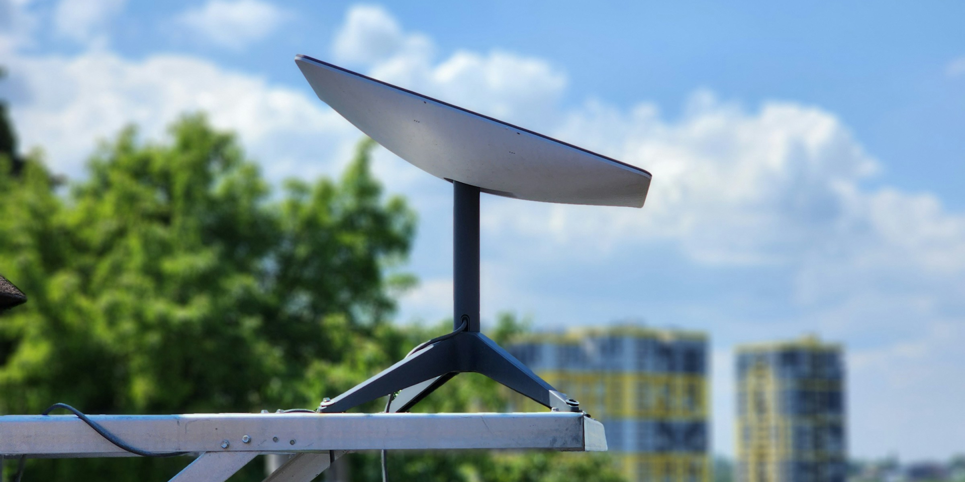 Starlink terminal antenna (Photo: Unsplash)