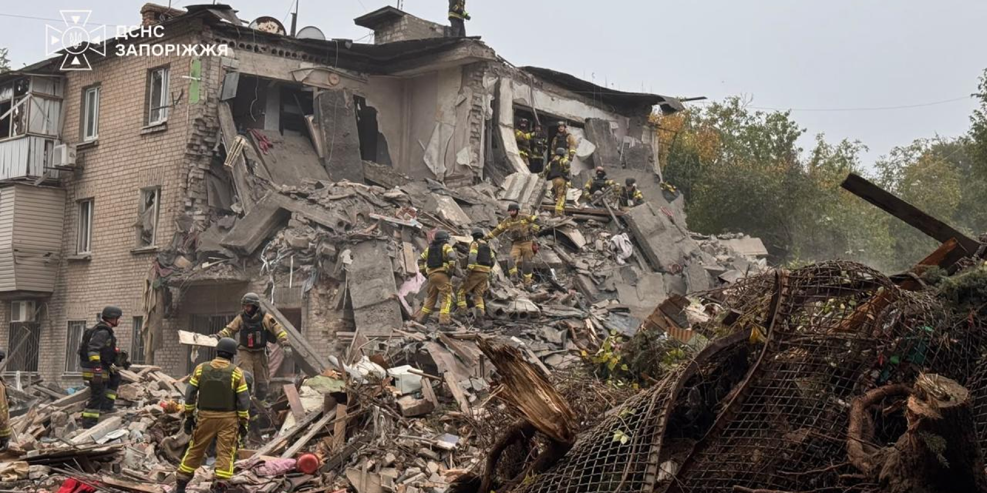 Aftermath of the enemy shelling of Zaporizhzhia (Photo: Department of the State Emergency Service of Ukraine in Zaporizhzhia Oblast)