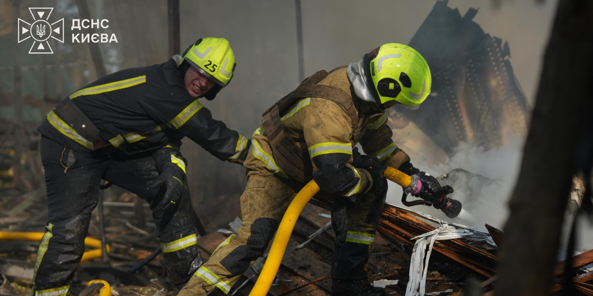 Rescuers are extinguishing a fire at the site where a Russian ballistic missile struck in Obolon, October 10, 2026 (Photo: Kyiv State Emergency Service)