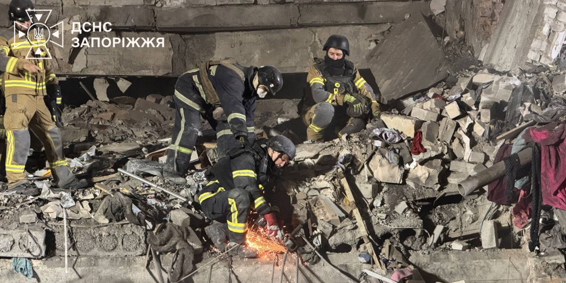 Rescuers at the site of a Russian strike on a residential building in Zaporizhzhya on October 10. (Photo: Zaporizhzhya SES / Telegram)