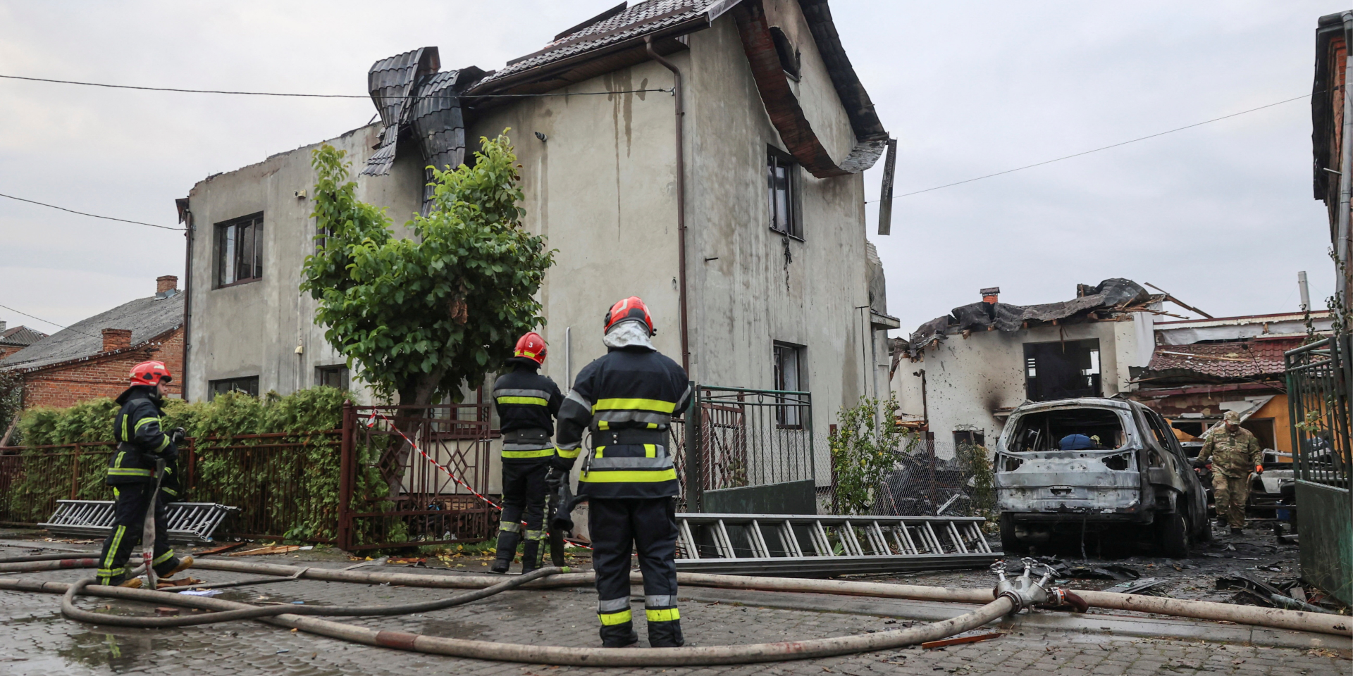 Damaged house on the outskirts of Lviv (Photo: REUTERS/Stringer)