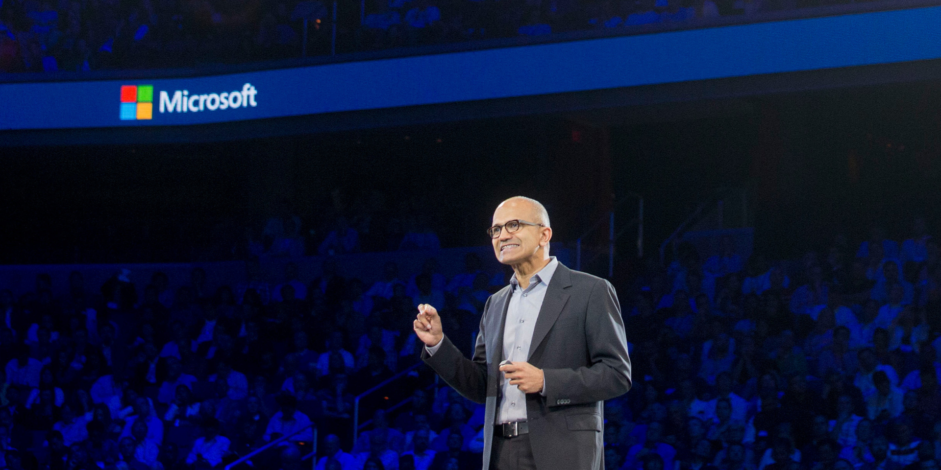 Сатья Наделла пришел в Microsoft в 1992 году, стал исполнительным директором компании в 2014-м, а в 2021-м — председателем правления (Фото: Andrew Harrer/Bloomberg via Getty Images)