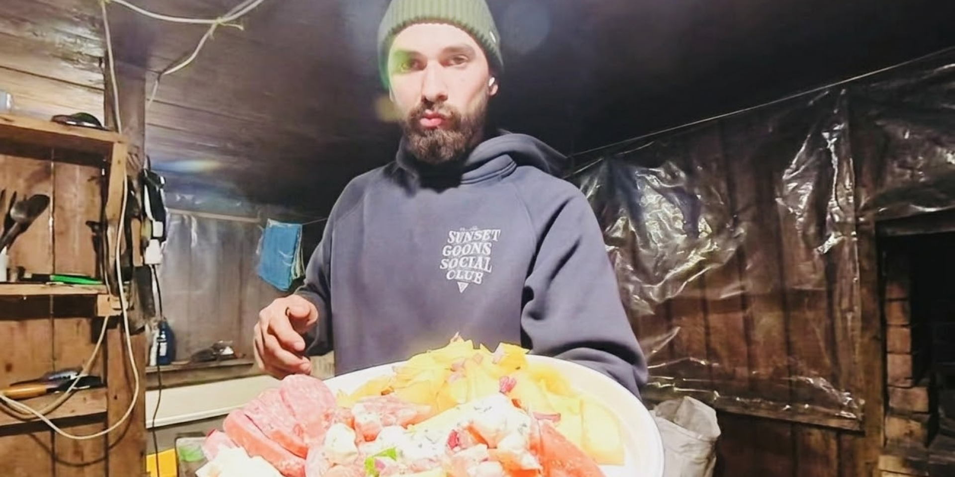 Військовослужбовець із ніком Demi розчулив користувачів соцмережі відео, де готує вечерю (Фото: Скрин/Threads)