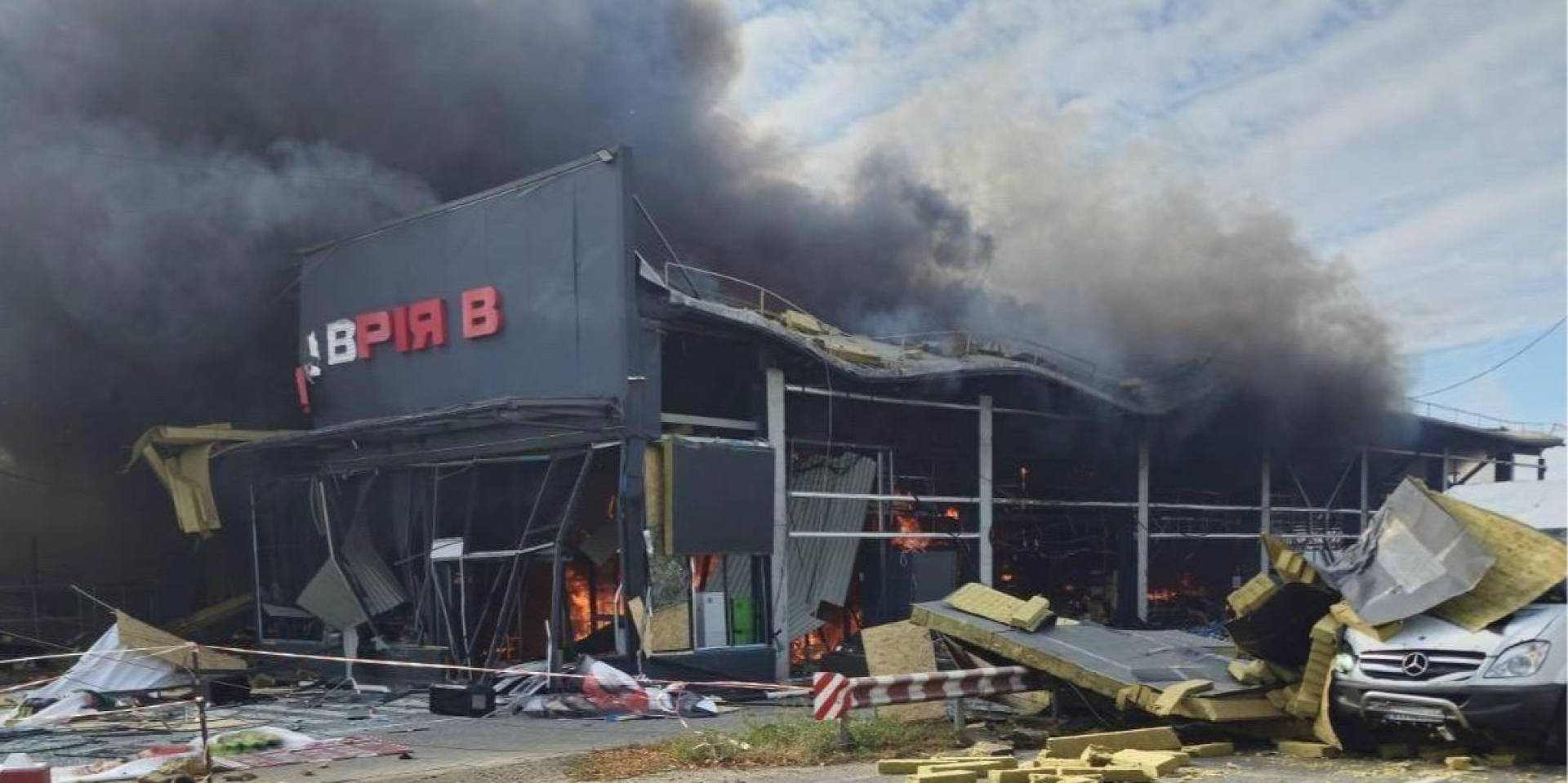 Russian forces struck a supermarket with a drone (Photo: State Emergency Service of Ukraine)