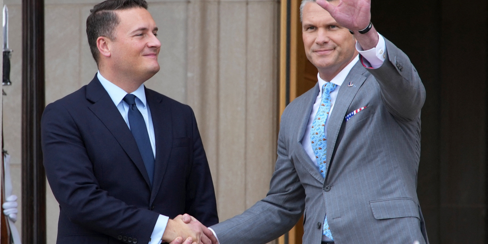 Wes Streeting and Pete Hegseth (Photo: REUTERS/Nathan Howard)