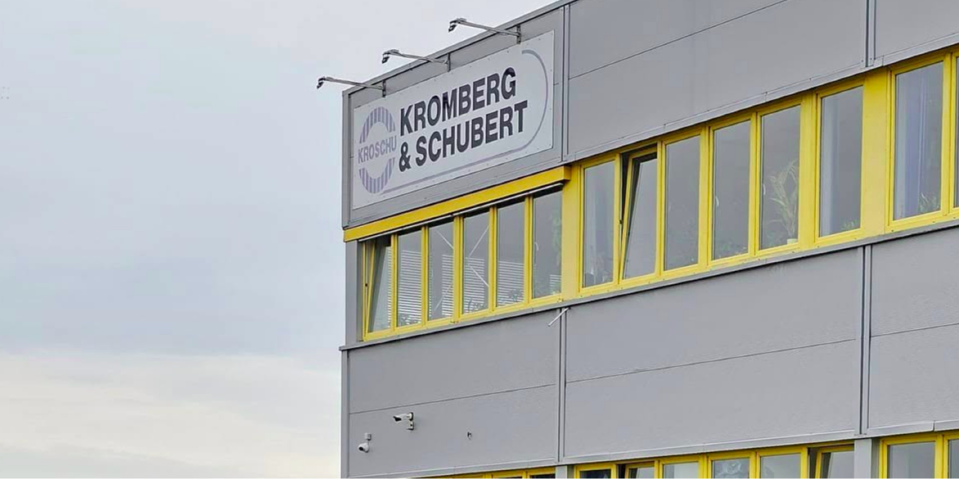В Kromberg & Schubert обещают сообщить о возобновлении работы завода, когда это станет возможным (Фото: Kromberg&Schubert Lutsk via Facebook)