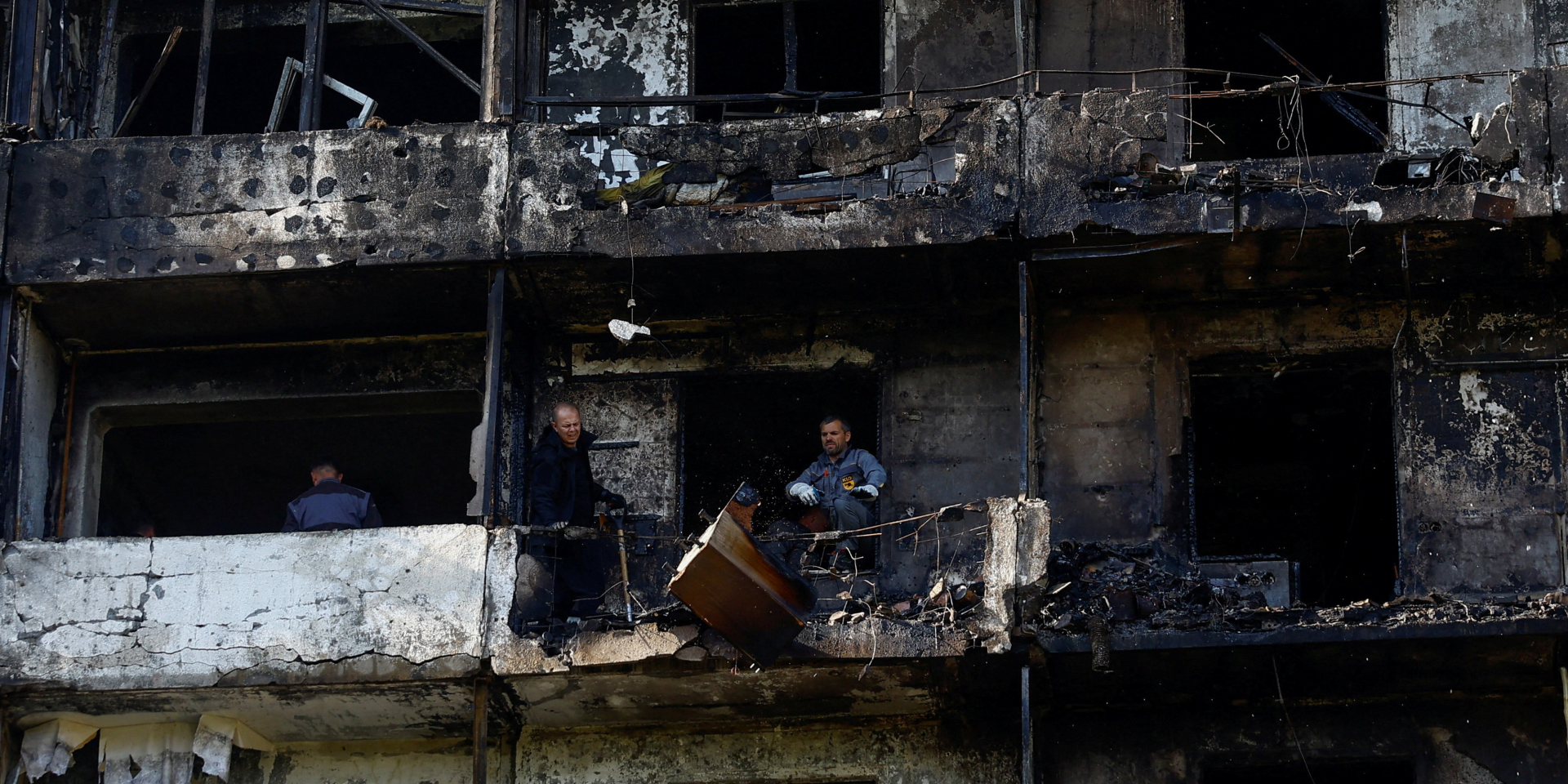Наслідки російського ракетного удару по Києву, 14 жовтня 2026 року (Фото: REUTERS/Valentyn Ogirenko)