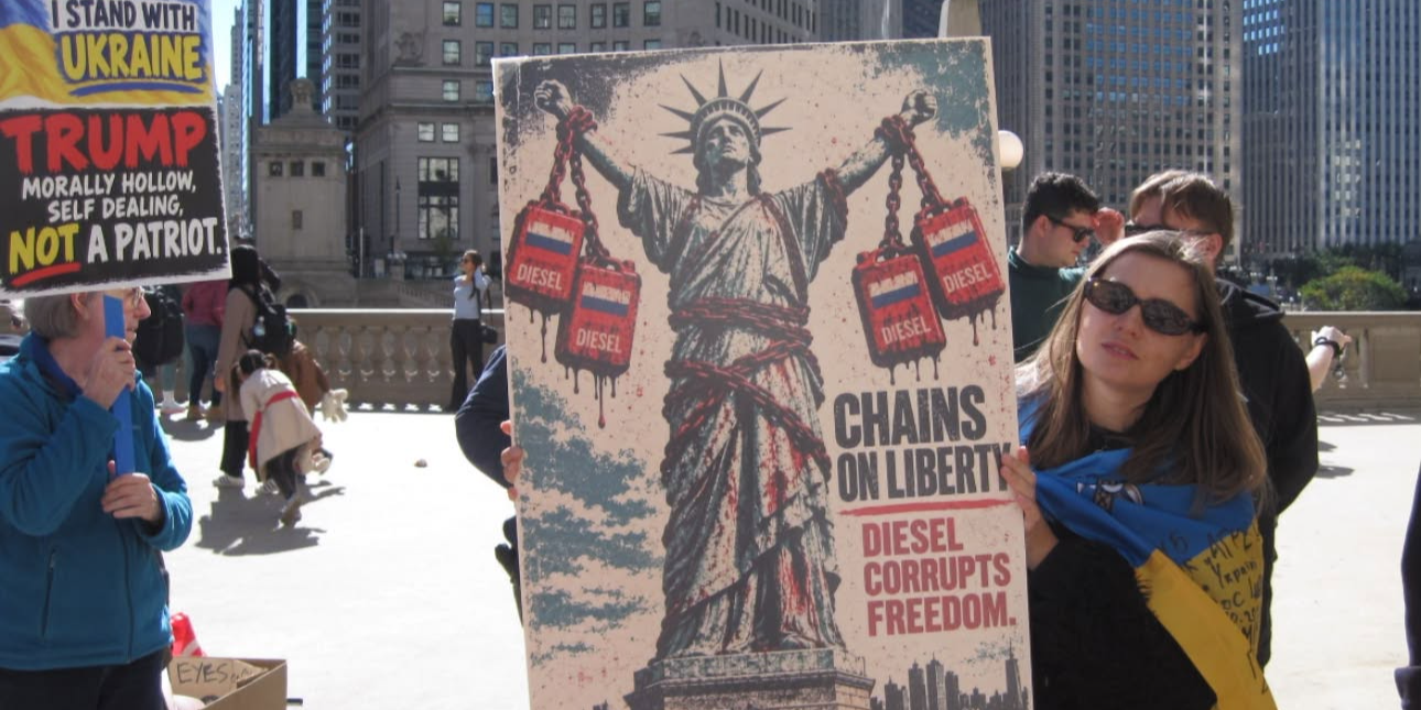 A protester in Chicago holds a sign denouncing Donald Trump’s Russian diesel deal, October 19, 2026 (Photo: Ukrainian Congress Committee of America, Illinois Division/Facebook)