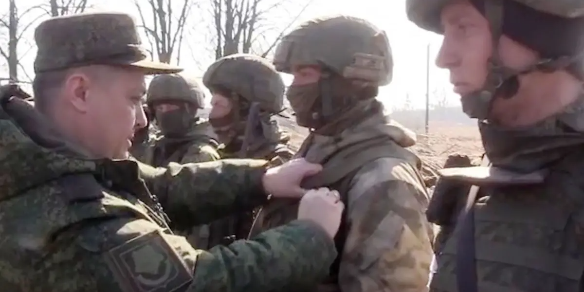 Генерал Чайко (ліворуч) у Київській області в березні 2022 року (Фото: Mil.ru)