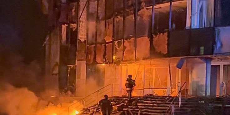 Россияне атаковали Кременчуг в Полтавской области (Фото: Управление ГСЧС в Полтавской области)