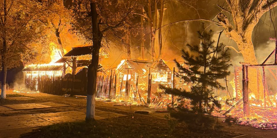 A fire burns in Kyiv following a Russian ballistic missile strike, October 22, 2026 (Photo: Kyiv State Emergency Service)