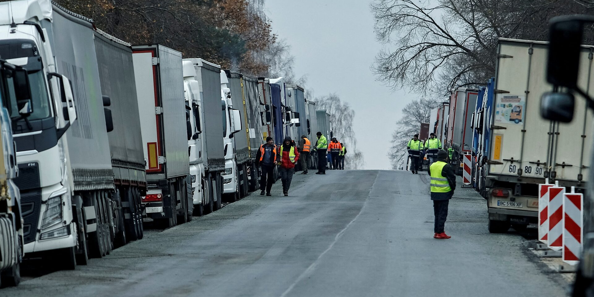 Украина хочет перенести таможенный контроль вглубь Польши и Словакии из-за атак РФ (Фото: REUTERS/Yan Dobronosov)