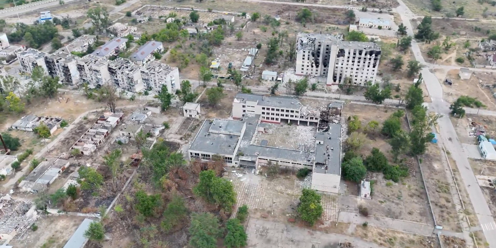 Зруйновані будівлі в Олешках, кадр оприлюднений 12 вересня 2026 року (Фото: 34th Separate Marine Brigade Borysfen/Handout via REUTERS)