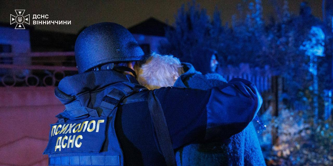 У Вінницькій області внаслідок атаки РФ 25 жовтня пошкоджено приватний пансіонат для людей похилого віку (Фото: ДСНС Вінницької області / Telegram)
