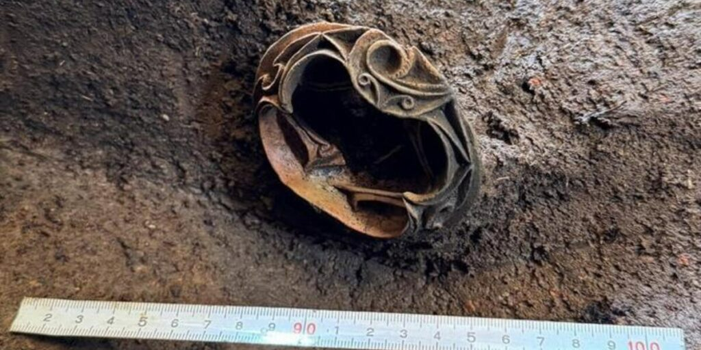 Глиняная серьга возрастом 2900 лет, найденная на кургане Синпукудзи в Сайтаме (Фото: Saitama City Board of Education)