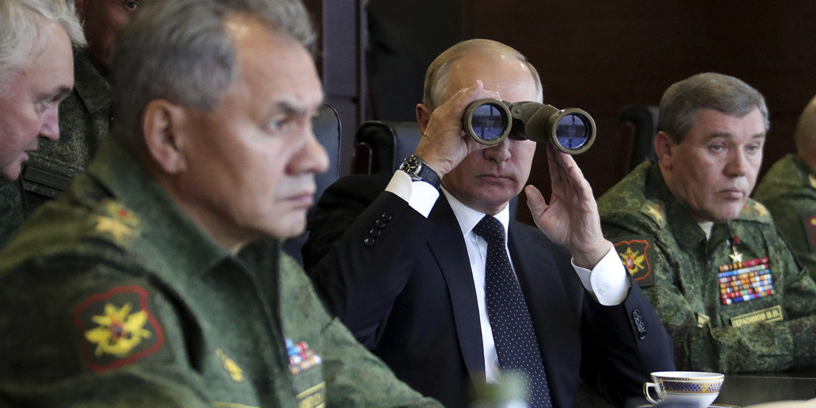 Sergei Shoigu, Vladimir Putin, and Valery Gerasimov (Photo: Sputnik/Mikhail Klimentyev/Pool via REUTERS)