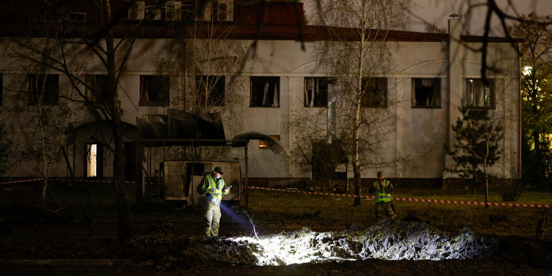 В Киеве пострадал Государственный торгово-экономический университет (Фото: REUTERS/Valentyn Ogirenko)