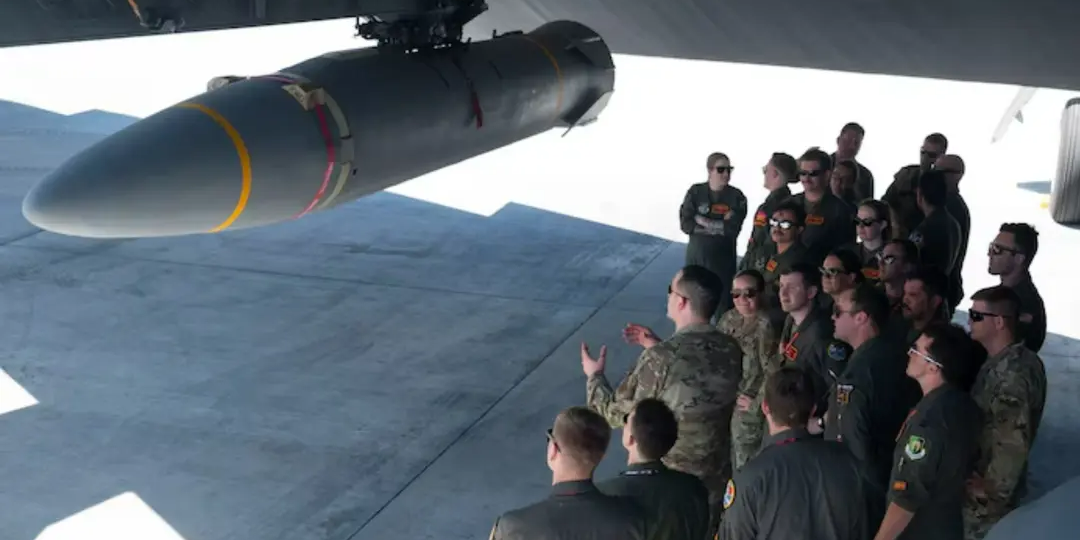 Экипажи B-52 Stratofortress завершили учения по применению гиперзвукового оружия на Гуаме (Фото: U.S. Air Force photo by Staff Sgt. Pedro Tenorio)