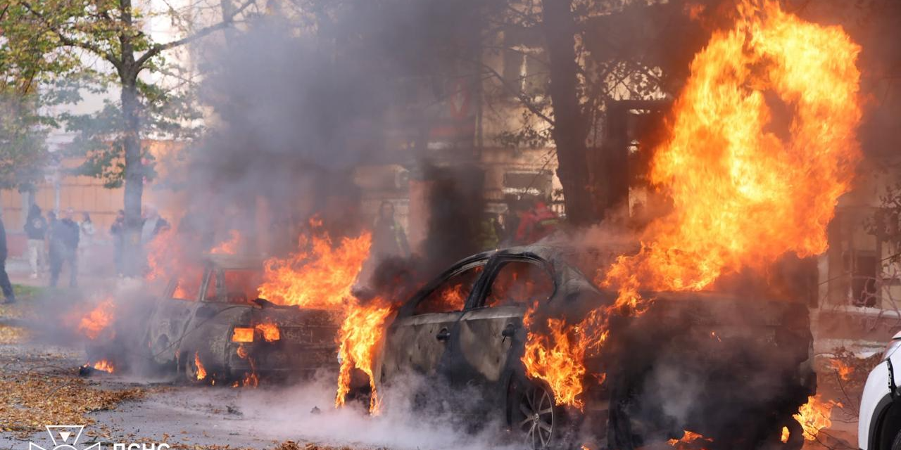 Footage shows the first minutes after the Russian strike on Chernihiv (Photo: State Emergency Service of Ukraine)