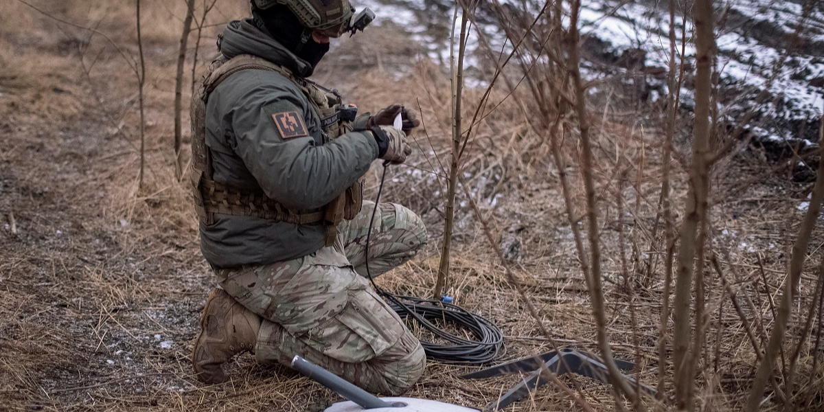 A soldier of the 47th Brigade sets up a Starlink satellite internet system at his positions on the front line, February 20, 2024 (Photo: REUTERS/Inna Varenytsia)