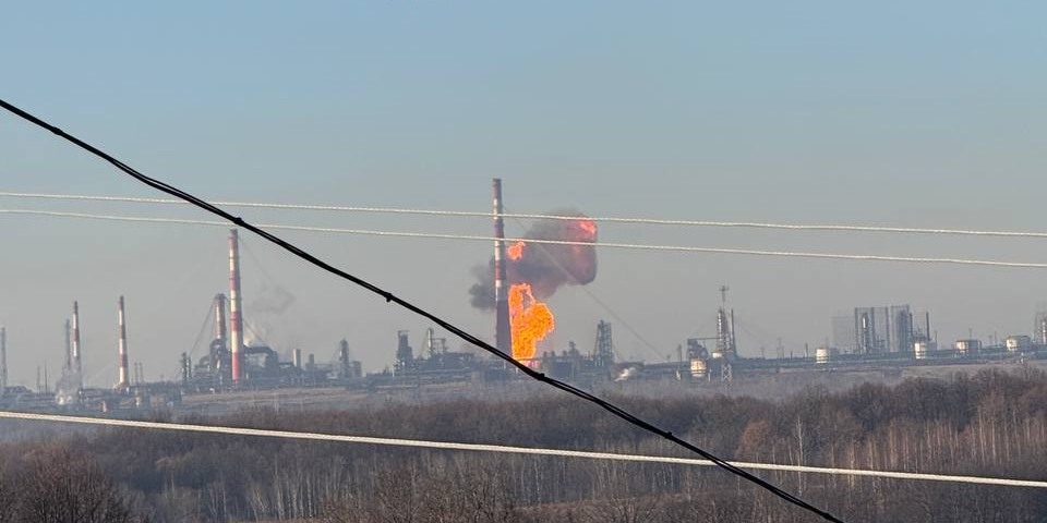 Fire in Ufa following a drone attack, October 31, 2026 (Photo: Exilenova+)