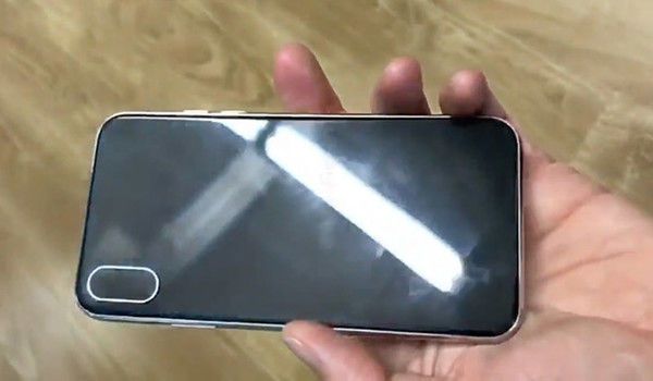 Макет нового iPhone (Фото: Скриншот с видео)