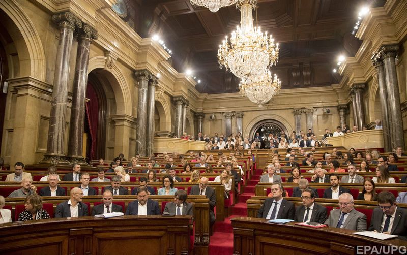 Парламент Каталонии начал обсуждать референдум о независимости